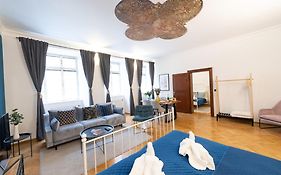Best Price & Location - Historic Square Residency